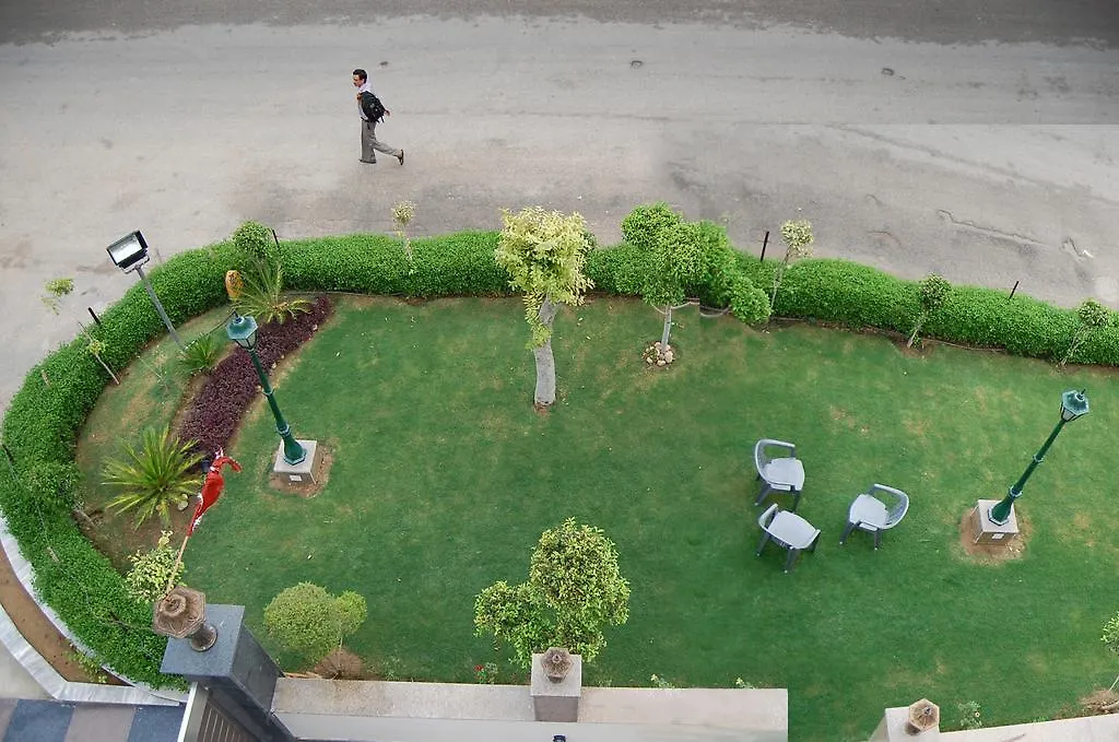 Kapoor Residency Hotel Greater Noida Bed & Breakfast
